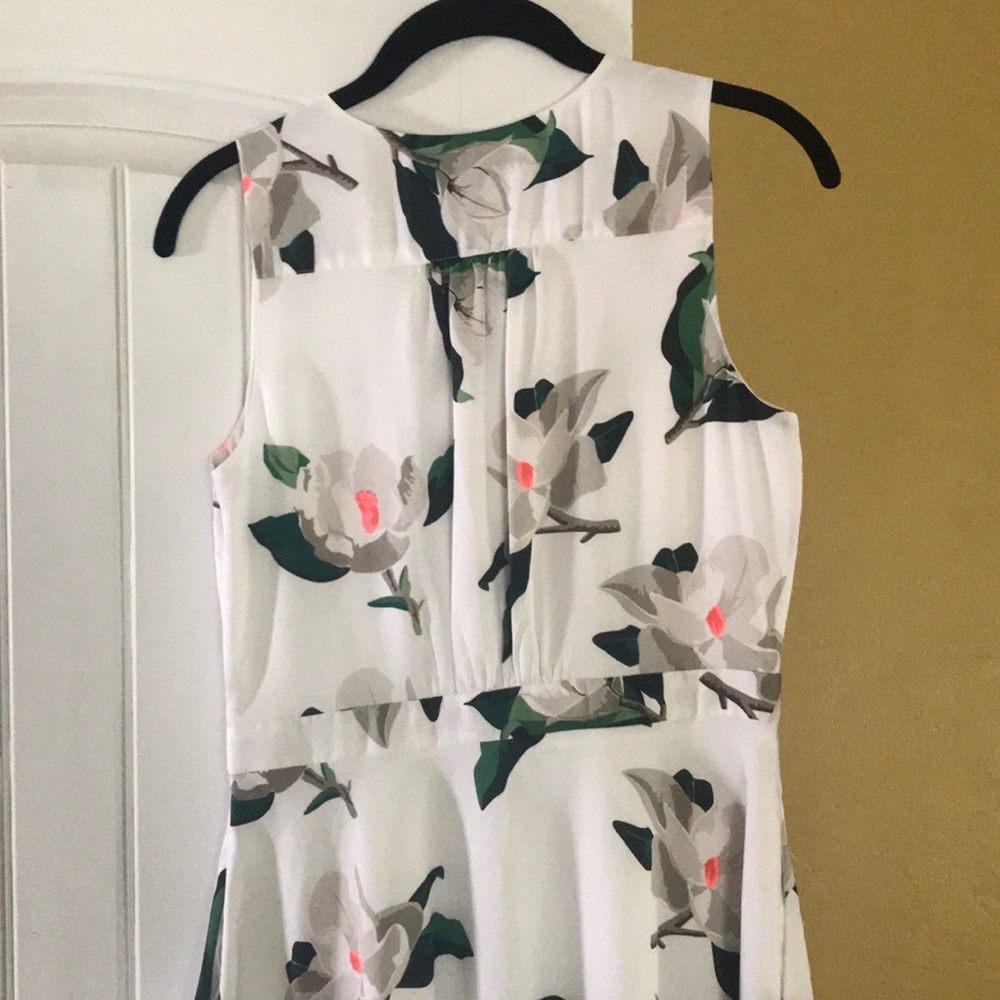 Like new condition dress - Picture 5 of 6